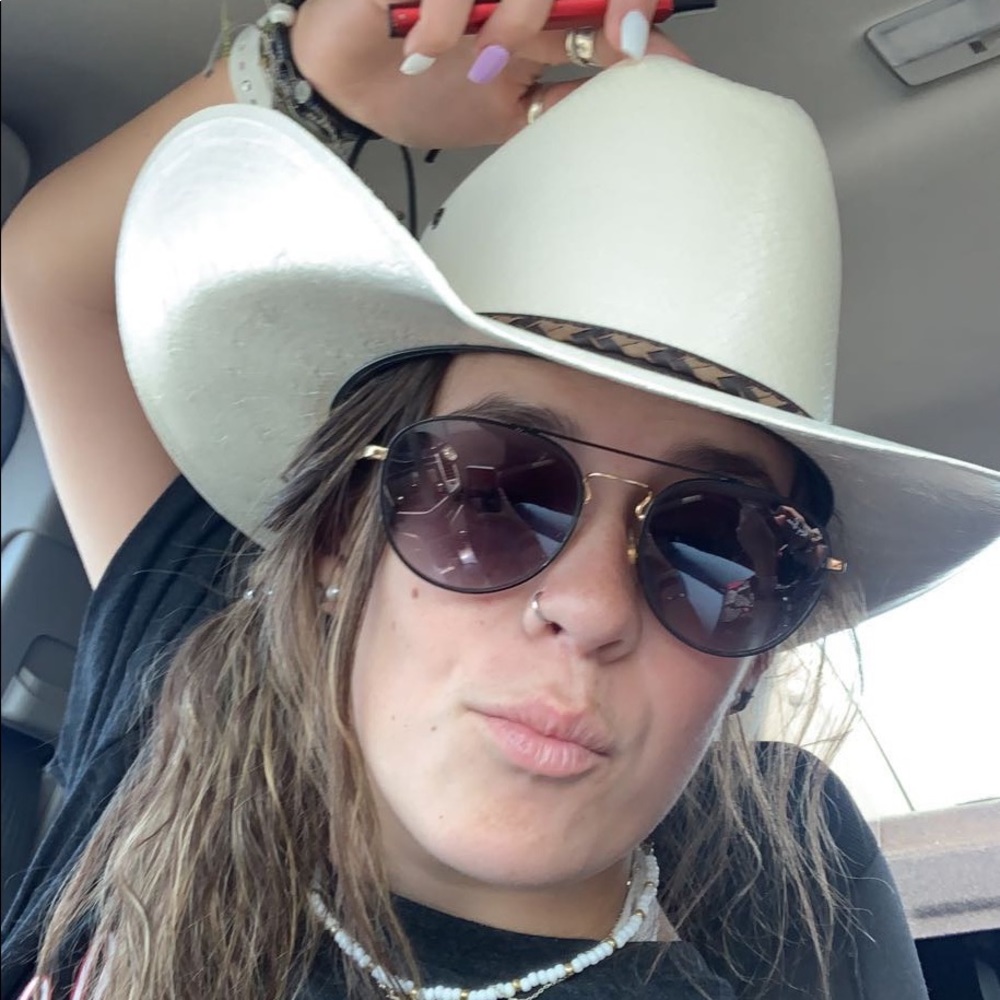 Meet your Posher, Ella